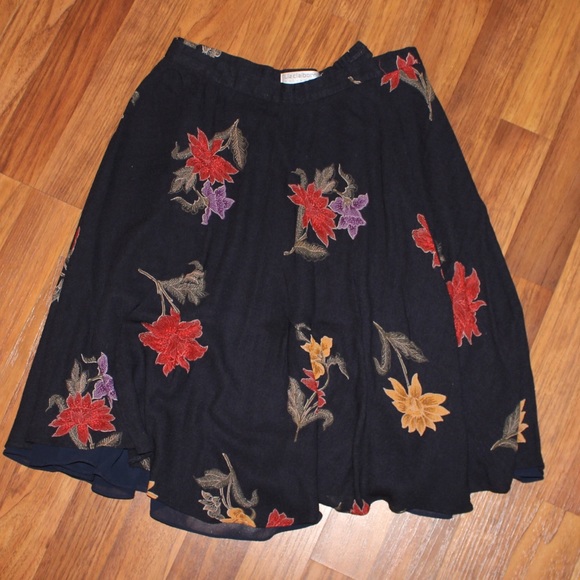 Floral skirt - Picture 3 of 3